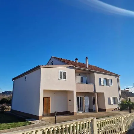 Iva & Luca Apartament *